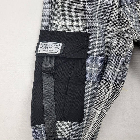 NWT heavy plaid cargo utility outfit with convertable jogger pants - Picture 6 of 10